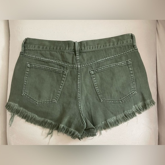 We The Free Sage Green Distressed Shorts Size 29 - Picture 5 of 12